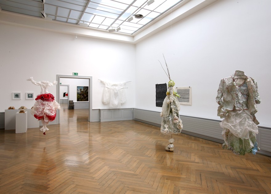 Catherine Corthésy #papier #art #couture #robes #tricot #plis #travauxfeminins #lachauxdefonds - catherinecorthesy.ch