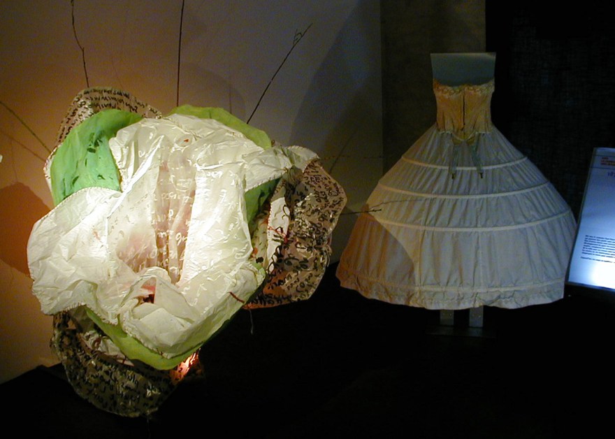 Catherine Corthésy #papier #art #couture #robes #tricot #plis #travauxfeminins #lachauxdefonds - catherinecorthesy.ch