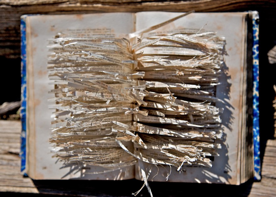 Catherine Corthésy #papier #art #couture #robes #tricot #plis #travauxfeminins #lachauxdefonds - catherinecorthesy.ch