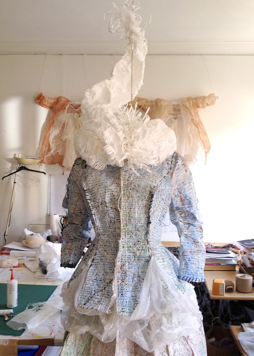 Catherine Corthésy #papier #art #couture #robes #tricot #plis #travauxfeminins #lachauxdefonds - catherinecorthesy.ch